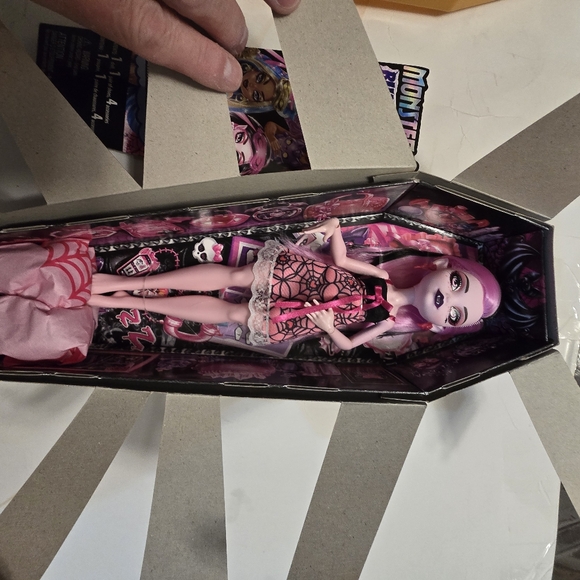 Buried Secrets 2 Draculaura, 3 Clawdeen, 1 Cleo, 1 Frankie Monster High dolls. - Picture 3 of 4